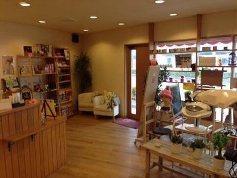 【南海貝塚】≪完全週休2日＆だんじり休暇3連休≫≪営業内レッスンあり≫≪実働8時間の2部制≫実戦での経験も積んで早期スタイリストデビューを目指しましょう！トレンドのカラーに強い「hair Colet（ヘアーコレット）」からアシスタント（美容師）の求人です☆☆