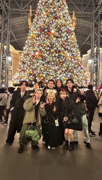 【池袋】◆社会保険完備・最短1年デビューの実績あり◆20代のスタッフが多く、お客様の年齢層も20代がメイン！デザインカラーが特に人気のサロンです！自分だけのウリを作ったり、自分が好きな技術に特化した美容師も目指せる「LOVELEY（ラベリー）」からアシスタント（美容師）の求人☆★