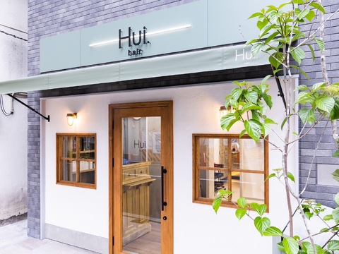 【天神橋筋六丁目】≪社会保険完備≫≪縮毛矯正＆髪質改善特化サロン≫≪客単価1万5000円≫≪業務委託の方は自由出勤制≫≪正社員の方は完全週休2日制≫客層20代メイン、内装もオシャレでオススメのサロンです！客単価も高く早回しも必要ありません！「Hui.（フイ）」からスタイリスト（美容師）の求人☆★