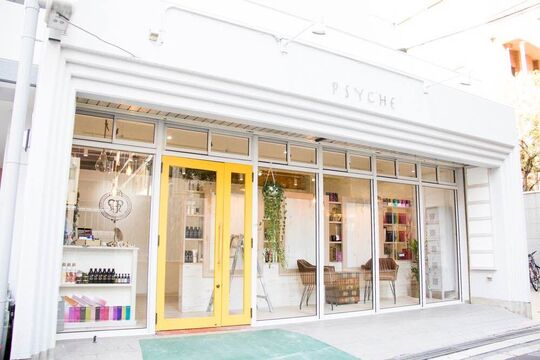 【中崎町】≪完全週休2日制≫≪社会保険完備≫≪平均退社20時台≫駅チカなので通勤もラクラク♪本格的な撮影にも積極的に取り組んでいきたい方にもオススメ☆フルフラットのシャンプー台なので腰痛にも優しいです♪「PSYCHE（プシュケ）」からアシスタント（美容師）の求人★☆