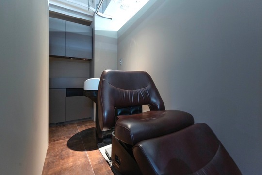 【西梅田】≪引っ越し手当や昼食手当あり≫≪社会保険完備≫≪月1回土日休みOK≫≪最短2年でスタイリストデビュー≫≪営業時間内レッスンOK≫≪客単価1万3000円と高単価≫≪新規集客抜群！≫某コンテストで表彰歴あり！一人一人に合わせたレッスンカリキュラムで無理なくレッスンを進めていくことができます！「Owll（オウル）」からアシスタント（美容師）の求人☆★☆