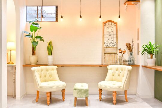 【高槻】月8日休み！！◆強制はさせない自由な社風なので無理なく働いていくことが可能◆施術だけではなく接客面も大切にしていきますよ♪スタイリストになれば、30万円以上の月給も普通に狙っていけちゃう！！bijou(ビジュ)からアシスタント(美容師)の求人☆☆