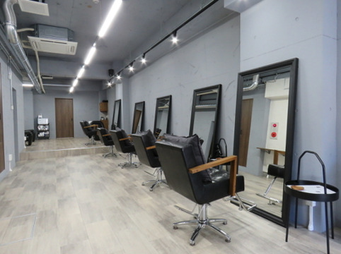 【烏丸御池】≪月給23万円≫≪社会保険完備≫≪月8日休み≫平均客単価12000円程の高単価サロン！入客チャンスも多く歩合でしっかり稼いでいけます！地域密着型の少人数制サロン！「darts（ダーツ）」からスタイリスト（美容師）の求人★☆