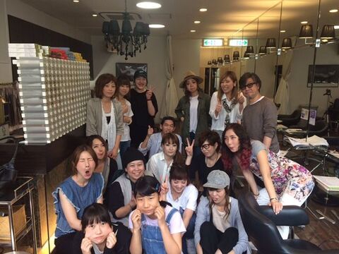 【近鉄奈良】≪社会保険完備≫≪日曜日定休あり＆時短社員制度あり≫≪駅スグでアクセス良好≫人間関係の良いサロンで働きたい！という方におすすめ！おしゃれな南国風な雰囲気に吹き抜けが気持ち良い店内！「IVAn＆LIZ 奈良店（イヴァンアンドリズナラテン）」からアイリスト（アイデザイナー・まつ毛エクステ）の求人★☆★