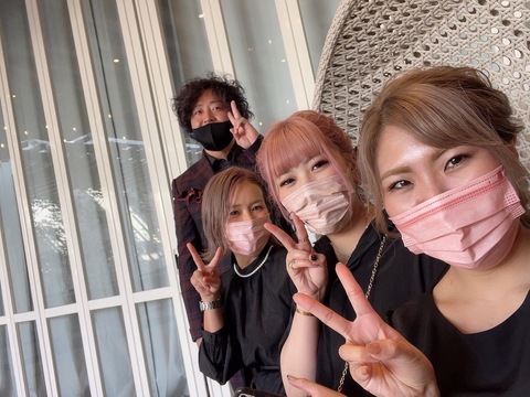 【喜志】≪社会保険完備≫≪月給25万円〜≫≪有給休暇あり≫アシスタントの内からお客様としっかり関われる環境☆頑張りに応じて歩合もあるのでやりがいもバッチリ♪3席のみのアンティーク調のプライベートサロン「PRAMEERA（プラメーラ）」からスタイリスト（美容師）の求人☆☆