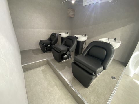 【梅田】≪指名56％／フリー40％還元≫≪土日休みや連休OK≫≪マンツーマン接客≫≪スタイリストオンリー≫髪質改善とメンズカットが得意なサロン！男女問わず幅広い客層の施術をしたい方にオススメ！「sunc（サン）」からスタイリスト（美容師）の求人☆★