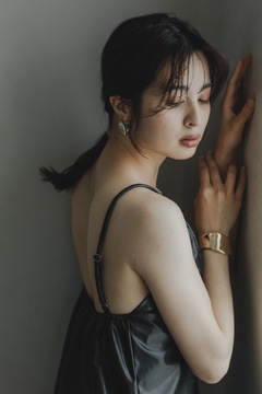 【心斎橋】≪スタッフ大募集中≫≪完全週休2日制≫≪社会保険完備≫≪土日休みも相談可能≫最短2年でデビュー可能！海外や東京の有名店で技術を学ばれたオーナーさんからレベルの高いトレンド技術を学べる！SNSの個人ブランディングも学べるサロン！「ROVERSI（ロベルシ）」からアシスタント（美容師）からの求人☆★