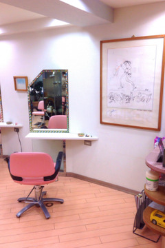 【四条烏丸】◇◆営業時間内レッスン可能◆◇近い距離でゆっくりお客様と関わっていく事ができます！スタッフさんとの距離はもちろん、お客様との距離も近い「クオーレ美容室（クオーレビヨウシツ）」からアシスタント（美容師）の求人☆★