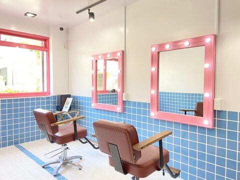 【阪急伊丹駅】≪社会保険完備≫≪業務委託も選択可能≫マンツーマンの接客で多くのお客様から支持を受ける人気サロン 休日が年間120日と多く、さらに実働8時間ででプライベートがかなり充実！好待遇のアットホームサロン「hair space TAL’KE 伊丹店（ヘアースペーストークイタミテン）」からスタイリスト（美容師）の求人★☆