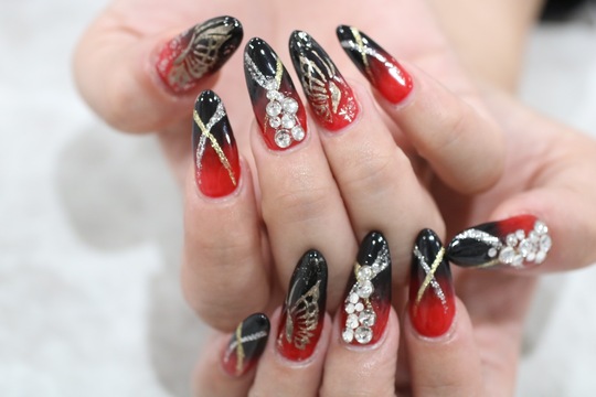 【日本橋】≪未経験OK≫≪髪色・ネイル自由≫≪月9日休み≫未経験でも充実した研修制度があるため安心！上下関係が無く、風通しの良い環境で働きたい方大歓迎！安定した技術力があり、リピーター様多数のサロン「Leonie（レオニー）」からネイリスト（ネイル）の求人☆☆