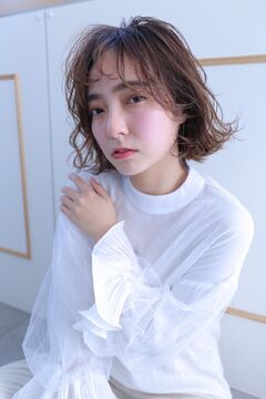 【大和西大寺駅】≪月8日休み≫≪社会保険完備≫≪早期デビュー可能≫≪アイリスト兼任OK≫デザインカラーや髪質改善が大人気のヘアサロン！「hair make Brand new〜central〜西大寺店（ヘアーメイクブランニューサイダイジテン）」からアシスタント（美容師）の求人☆★☆