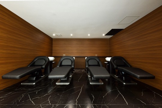 【枚方市駅】 ≪インボイス制度のサポートあり≫≪完全マンツーマン≫≪完全自由シフト≫≪最大45万円の保証給あり≫≪正社員制度あり≫トリートメント・ヘアケアなどの髪質改善に特化した大人気ヘアサロン！勤務時間や休みなどご希望に合わせた働き方が可能です！「afrodite 枚方店（アフロディーテヒラカタテン）」からスタイリスト（美容師）の求人☆★