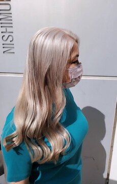 【南船場】≪未経験・新卒生歓迎≫幅広い技術を活かしてハイセンス×遊びゴコロを取り入れた大人スタイルを提供！ブリーチ、ハイトーンが得意なサロンなので、好きな方は必見！「b-arts （ビーアーツ）」からアシスタント（美容師）の求人☆★☆