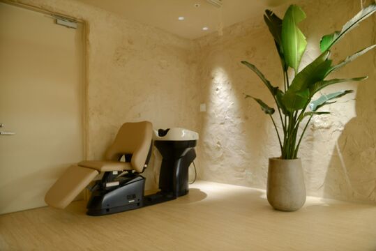 【吉祥寺】◆月8日休み・土日休みも相談可能・有給休暇あり・社会保険完備◆福利厚生やお休みも充実！商材にこだわったノンダメージサロン「SPICE HAIR吉祥寺店（スパイスヘアキチジョウジテン）」からスタイリスト（美容師）の求人☆★