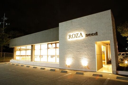 【下松】≪完全週休2日制≫≪社会保険完備≫≪アシスタント月給20万円スタート≫充実の待遇面で長く安心して活躍できる！女性は髪からもっと素敵になるをコンセプトに、確かな技術と癒しを提供する人気ヘアサロン『ROZA seed（ローザ シード）』からアシスタント（美容師）の求人☆☆