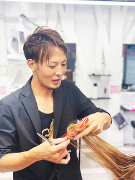 【大久保】≪月8日休み≫≪平均18時半退勤≫≪月給25.5万円≫≪店販歩合20％≫髪質改善とカラーが人気！手荒れに配慮して、体に優しい薬剤を使用。安心して長く働けます！「ヘアステージ エスプラス 大久保店（ヘアステージエスプラスオオクボテン）」からスタイリスト（美容師）の求人☆☆