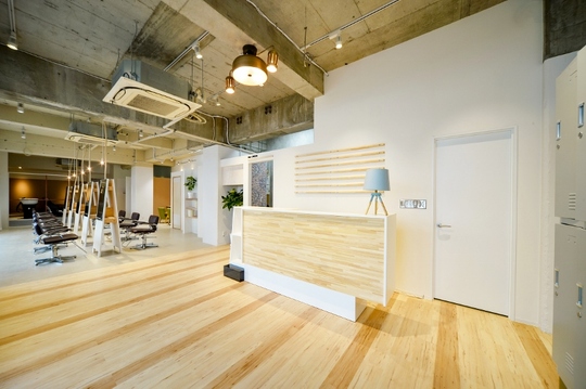 【寝屋川市】≪社会保険完備≫≪完全週休二日制≫とにかく人間関係がいい！働くときは助け合いながら、楽しむときは一緒に楽しめる仲間が待っています！個性を生かしながら働ける「ma cherie（マシェリ）」からアシスタント(美容師)の求人☆★