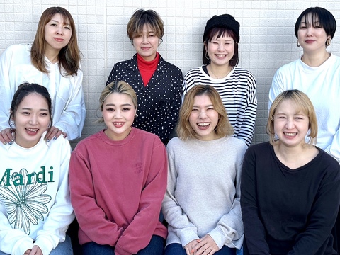 【武庫之荘】≪社会保険完備≫≪実働8時間≫あなたにピッタリのカリキュラムで早期デビュー可能◎週3日の営業時間内レッスンだからプライベートも充実！入社半年後から有給取得！中途・既卒の方、大歓迎です！「clap by tetote（クラップバイテトテ）」からアシスタント（美容師）の求人☆★☆