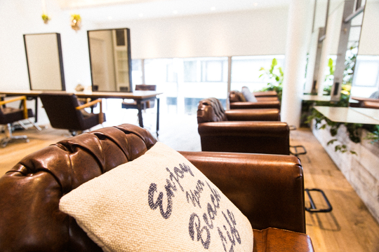 【表参道】≪完全週休2日制≫≪MVP賞与あり≫トレンドを取り入れたおしゃれサロン！ハイクオリティな技術を学べる環境です！「LONESS 表参道（ローネスオモテサンドウ）」からアシスタント（美容師）の求人☆★