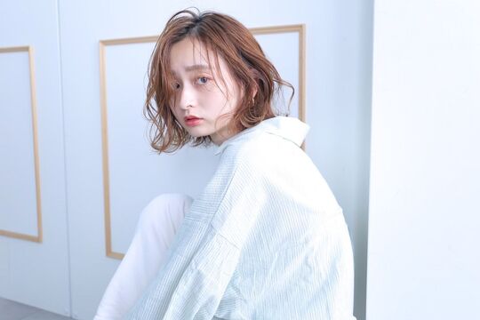 【野田阪神】≪月8日休み≫≪社会保険完備≫≪早期デビュー可能≫≪アイリスト兼任OK≫ハイライトやハイトーンなどのデザインカラーが大人気のヘアサロン！「hair make Brand new lomie 野田阪神店（ブランニューロミエノダハンシンテン）」からアシスタント（美容師）の求人☆★☆