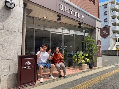 【大橋】≪月給17万円スタート≫しっかりレッスンを学べるので自信を持ってスタイリストデビュー出来ますよ！温かい雰囲気のオーナーさんとスタッフさんが在籍している地域密着型×少人数制のヘアサロン「RHYTHM（リズム）」からアシスタント（美容師）の求人☆★