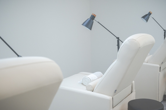 【松戸】≪未経験、新卒生OK≫≪完全週休2日制≫≪社会保険完備≫≪年末年始休暇あり≫勤務時間内の研修＆安心のサポート体制で、経験問わずスキルアップ可能！人間関係も良好で長く働きやすい「2025年12月、松戸にOPEN予定のネイルサロン」からネイリスト（ネイル）の求人☆★☆