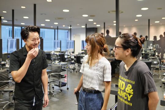 【梅田】≪土日休みOK≫≪売上の50〜60%還元≫自由出勤なので旅行も行きやすい！保証制度もあり！集客もあるので、稼ぎながらプライベートも充実させられますよ。月30万以上稼ぐ方も多数！「D-salon 梅田店（ディーサロンウメダテン）」からスタイリスト（美容師）の求人☆★