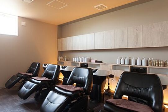 【本城】≪月給23万円〜・社会保険完備・第3日曜日休≫高い歩合の還元率＋働きやすい条件があるので長くお仕事できる環境が揃っています♪オシャレでかわいいヘアサロン「Tortue de Janna（トルチュディジャンナ）」からスタイリスト（美容師）の求人☆★