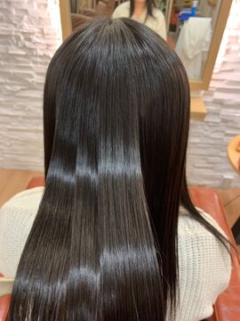 【JR尼崎】≪月給23万円保証！≫≪月8,9日休み≫≪月2回日曜日休みOK≫≪社会保険完備≫基本マンツーマンでの入客！オーガニックメインの地域密着型サロン「Carra Salon（カーラサロン）」からスタイリスト（美容師）の求人☆★☆