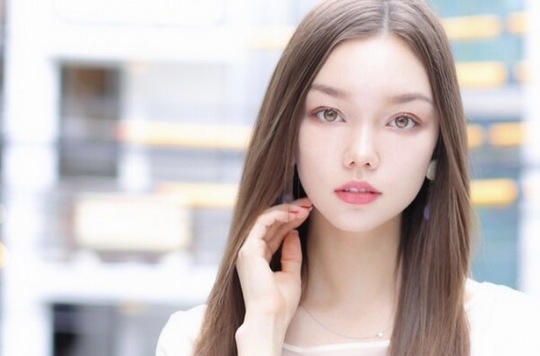 【明治神宮前】≪最短1年3カ月でデビュー可能≫≪アカデミーでレッスン≫教育にも注力している高単価サロン！効率的にデビューを目指せる環境です！「GRAND（グランド）」からのアシスタント（美容師）の求人☆★