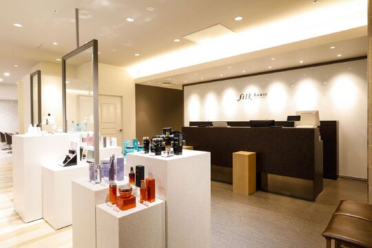 【三越前】◆完全週休2日制・産休育休制度あり・着付けも学べる・社会保険完備◆美容師と理容師を同時募集！幅広いジャンルの教育システムでオールマイティーな美容師を目指せる！「TOTAL BEAUTY SALON Silk house 三越日本橋本店（トータルビューティーサロンシルクハウスミツコシニホンバシホンテン）」からアシスタント（美容師・理容師）の求人☆★