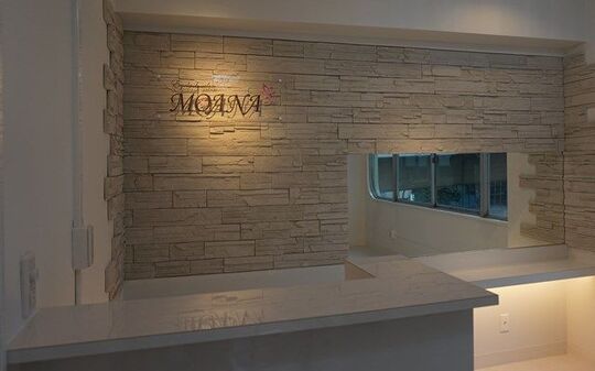 【梅田】≪完全週休2日制≫≪社会保険完備≫≪実働8時間≫基本給22万円〜☆完全週休2日制でプライベートも充実☆福利厚生も整い安心して長く働けるサロン”eyelash MOANA（アイラッシュモアナ）”からアイリスト（アイデザイナー・まつ毛エクステ）の求人☆☆