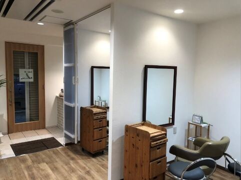 【甲子園口】≪完全週休2日制♪≫≪安心の社会保険♪≫≪嬉しい有給休暇あり♪≫≪平均20時退社♪≫ライフスタイルに合わせた勤務が選択可能!!海外のコンテストにも積極的に参加できるので美容師として幅広い知識や経験を習得可能!!地域密着型アットホームサロン!!“jaming（ジャミング）”からアシスタント（美容師）の求人☆★☆