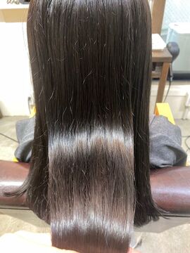 【薬院大通駅】≪完全週休2日制・2連休あり・平均退勤時間20時前後≫中途の方でもドンドン新規客をお任せしていきます！技術だけでなく薬剤・髪質に関しての知識も学びます！！お客様ひとりひとりに寄り添った接客を行う髪質改善ヘアサロン「ONSTAR（オンスター）」からスタイリスト（美容師）の求人★☆