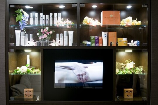 【阪急烏丸】≪家賃補助あり≫≪社会保険完備≫≪産休育休取得実績あり≫実働8時間・土日休みの取得OKなど働きやすい環境です！独自理論の手技を扱うエステサロン「ESTHE STATION 京都店（エステステーションキョウトテン）」からエステティシャンの求人☆★