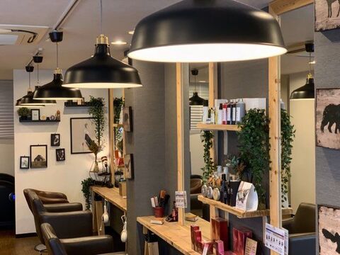 【東心斎橋】≪売上の50％還元≫ショートとボブに強いお店です！ドライカット、デザインカラー…スタイリストがそれぞれの個性を活かして活躍中！お客様と時間をしっかりとって関わるので単価も上げやすい！「ELLE ショート&ボブ 本店（エルショートアンドボブホンテン）」からスタイリスト（美容師）の求人☆★