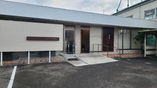 【泉田中】 月給22万円以上  月8日休み・有給休暇あり  社会保険完備  19時営業終了  引越し費用10万円or寮を選択可能 安心して長く働いていける充実の条件面を整えています！！「Hair Make Chura 泉田中店（ヘアーメイクチュライズミタカナテン）」からアシスタント（美容師・理容師）の求人☆★