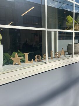 【六地蔵】≪月に1回土日連休あり≫≪社会保険完備≫≪19時台に退勤可能≫≪有給休暇あり≫サロンワークとプライベートが両立できる環境！ヘア＆アイラッシュ併設の地域密着型ビューティーサロン「Lasia eyelash&nail（ラシアアイラッシュアンドネイル）」からネイリスト（ネイル）の求人★☆★