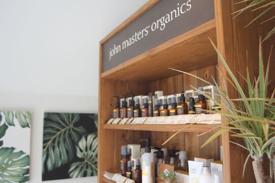 【姫路駅】≪月間休日7,8日≫≪社会保険完備≫高い技術をじっくりと学んで行きたい方にオススメ!!売れるスタイリストになる為のカリキュラムが整っていますよ！働きやすい環境のアットホームサロン「salon de LHOOQ（サロンドルーク）」からアシスタント（美容師）の求人☆☆