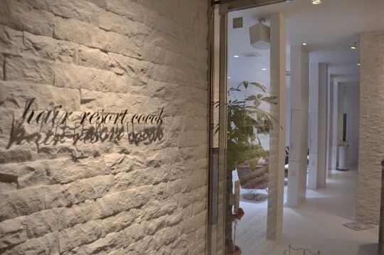 【泉大津春日町】≪月8日休み・第3日曜日休み≫≪社会保険完備≫個室でのヘッドスパや髪質改善が人気のヘアサロン！着付けやメイク、脱毛やエステなど幅広く対応しています！！「hair resort cocok（ヘアリゾートココ）」からスタイリスト（美容師）の求人☆★☆