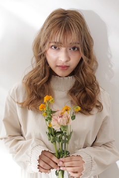 【布施】≪月9日休み&有給休暇あり≫≪社会保険完備≫≪最短1年以内のスタイリストデビュー≫関西に展開する有名ブランドサロン！デザインカラーも髪質改善も人気！抜群の条件で長く勤務してもらえますよ「Lee 布施店（リーフセテン）」からアシスタント（美容師）の求人★☆