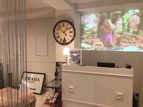 【寝屋川市駅】≪営業時間18時まで≫≪月給25万円〜≫≪土日祝の時給UP制度あり≫≪希望休月4日OK≫≪有給消化実績あり≫≪人間関係〇≫今までの経験を活かして楽しく働きたい方におすすめ「E’RICADONNA 寝屋川店（リッカドンナネヤガワテン）」からアイリスト（アイデザイナー・まつ毛エクステ）の求人★☆★