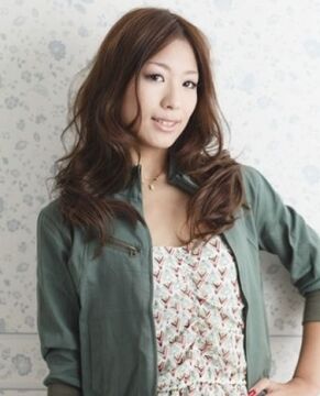 【高槻】こだわりの骨格補正カットで、一人一人の髪質に合わせたカット技術を提供★ここで頑張れば、高いカット技術力が身につきますよ！サロンワーク経験者は大歓迎！！30代OLさんなど、美意識の高い世代が通うサロンQUADE+m (クアドエム)からアシスタント(美容師)の求人☆★☆