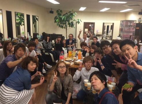 【重留新町】≪社会保険完備≫≪週休2日≫勤続年数に対して基本給がUPするので安定して長くお仕事できます！退勤時間が早くプライベートも充実できるヘアサロン「S・U・M・L・O・C・K 重留店（サムロックシゲトメテン）」からスタイリスト（美容師・理容師）の求人☆★