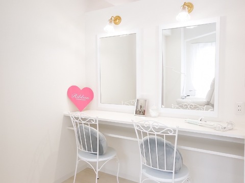 【南船場】一人一人に合わせた働き方ができる！！≪最後のお客さんが入らなければ17:30～18:30退勤可能≫≪土日休みOK≫≪充実のお給料＆福利厚生≫京都でインフルエンサーから絶大な人気を誇るアイラッシュサロンが大阪初出店！！「ribbon 南船場店（リボンミナミセンバテン）」からアイリスト（まつげエクステ・まつげパーマ・アイブロウ）の求人★☆★