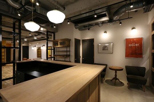 【阪急三国】≪月8,9日休み≫≪社会保険完備≫仕事と遊び、どちらも大事にしていて、お客様とのコミュニケーションも大切にしているので、楽しく働きやすい環境に自然となっていますよ！撮影にも関われるサロン“hair equal（ヘアー イコール）”からアシスタント（美容師）の求人☆★☆