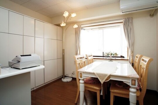 【せんげん台】≪完全週休2日制≫≪実働8時間≫≪次世代まつエク導入≫アイラッシュとエステのトータルビューティー！大人女性に向けて完全個室の癒し空間をお届けします！スタッフの働き方を重視したサロン「エステ de ティアラ（エステデティアラ）」からアイリスト（まつげエクステ・まつげパーマ・アイブロウ）の求人☆☆