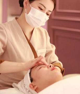 【本町】≪完全週休2日制≫≪WワークOK≫≪独立支援制度あり≫フェイシャル、痩身、脱毛を扱うエステサロン！月2回まで無料施術OKで、自分自身もキレイになれる！「alia （アリア）」からエステティシャンの求人☆☆