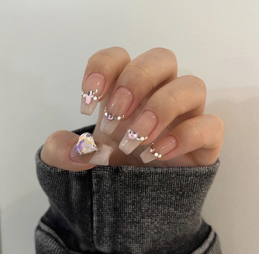 【恵比寿】≪月8日休み≫≪社会保険完備≫≪独立支援制度あり≫頑張りがお給料としてしっかり還元されます！大人かわいい空間のサロン！「Jemiy nail（ジェミー ネイル）」からネイリスト（ネイル）の求人☆★