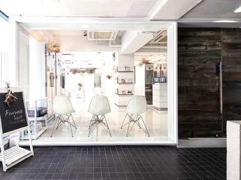 【八丁堀駅】≪完全週休二日制・社会保険完備・最高月給50万円・平均17～18時退勤≫高収入も狙えて長く美容師を続けることができる環境です！高単価でお客様としっかり向き合いながら施術ができるヘアサロン「five vox hair 広島（ファイブボックスヘアーヒロシマ）」からスタイリスト（美容師）の求人☆★